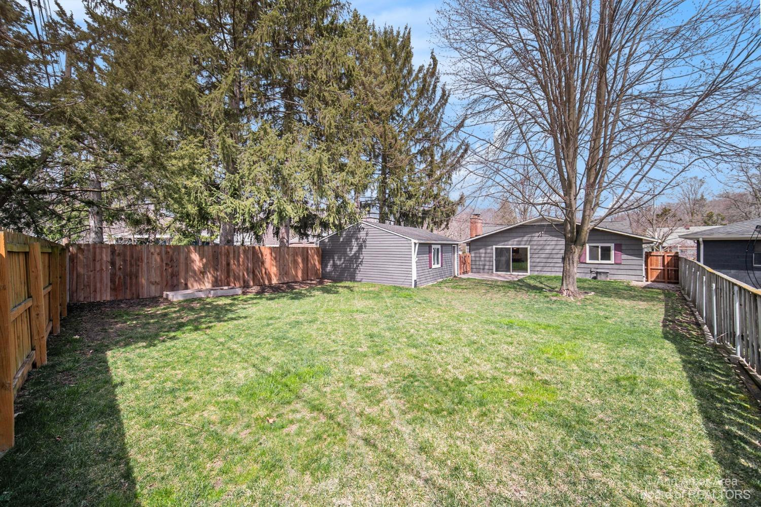 910 Arbordale Street