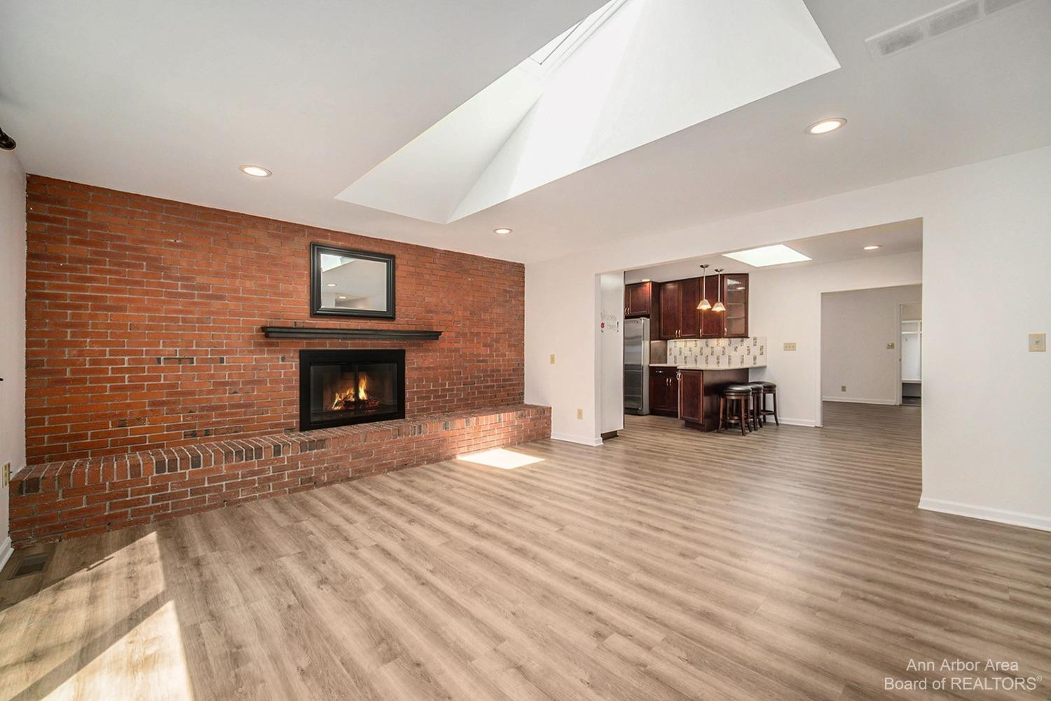 910 Arbordale Street