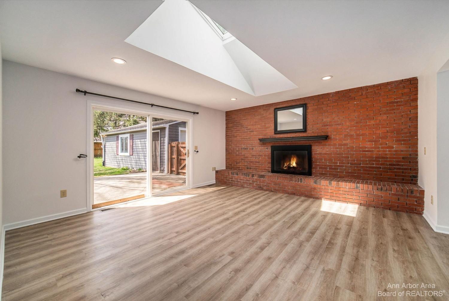 910 Arbordale Street