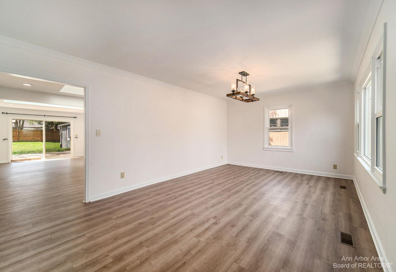 910 Arbordale Street