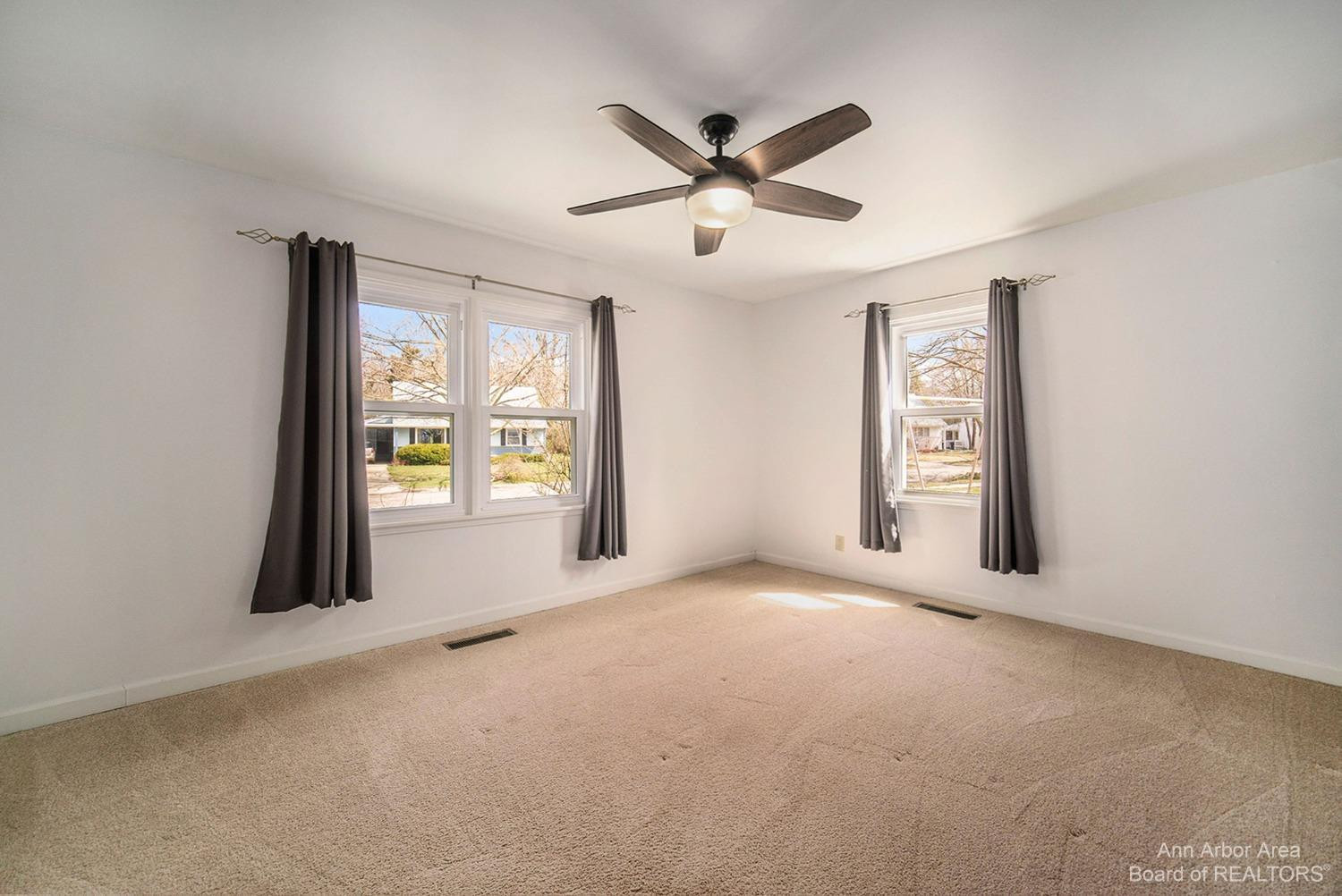 910 Arbordale Street