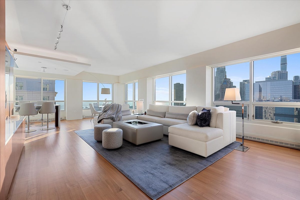 250 E Pearson Street Unit: 2705