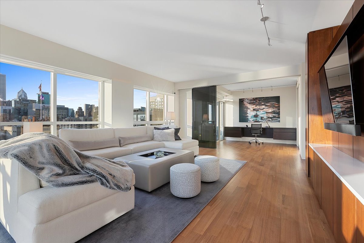 250 E Pearson Street Unit: 2705