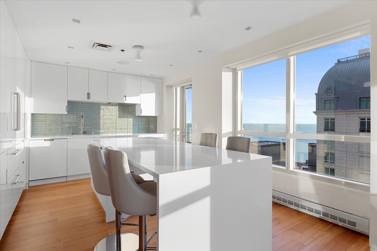 250 E Pearson Street Unit: 2705