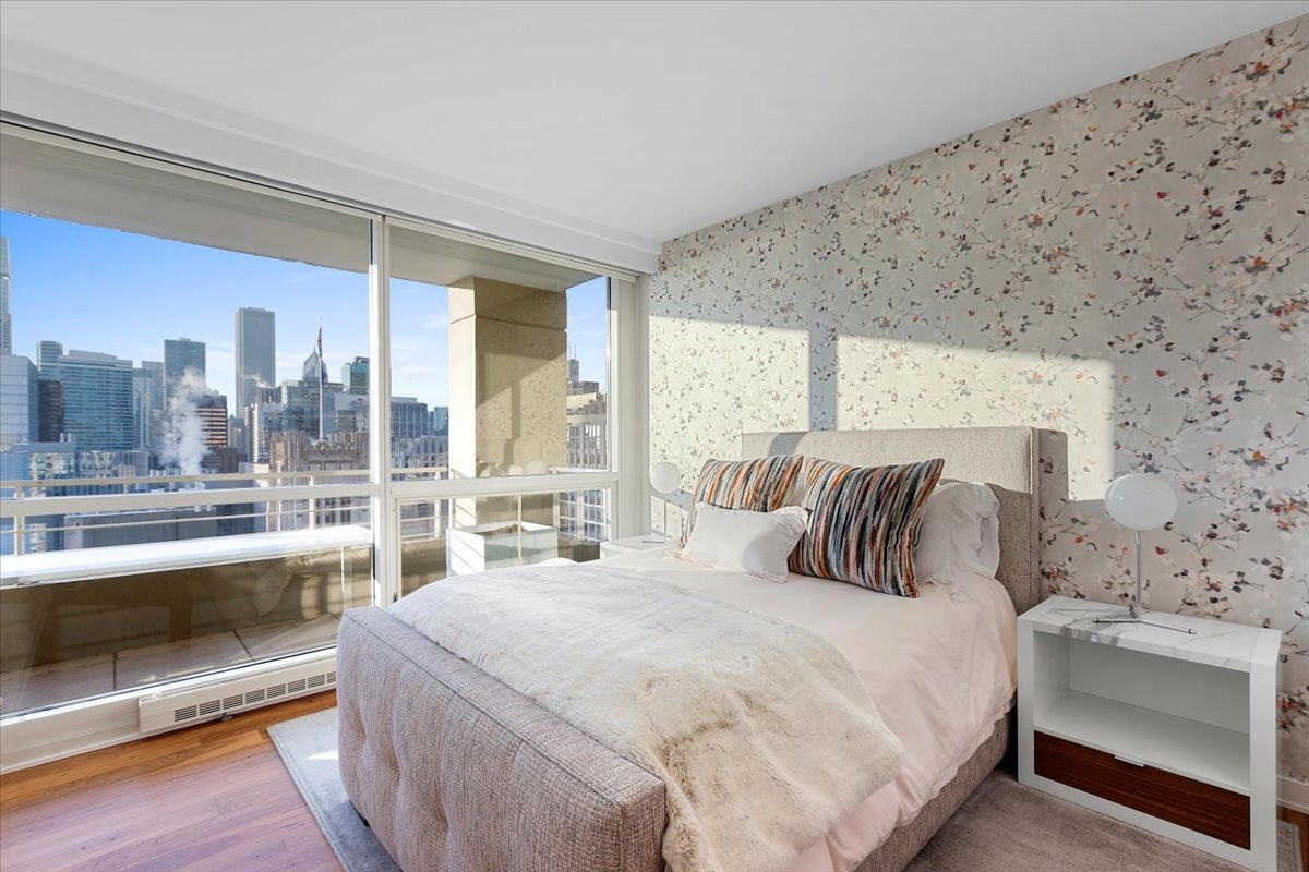 250 E Pearson Street Unit: 2705