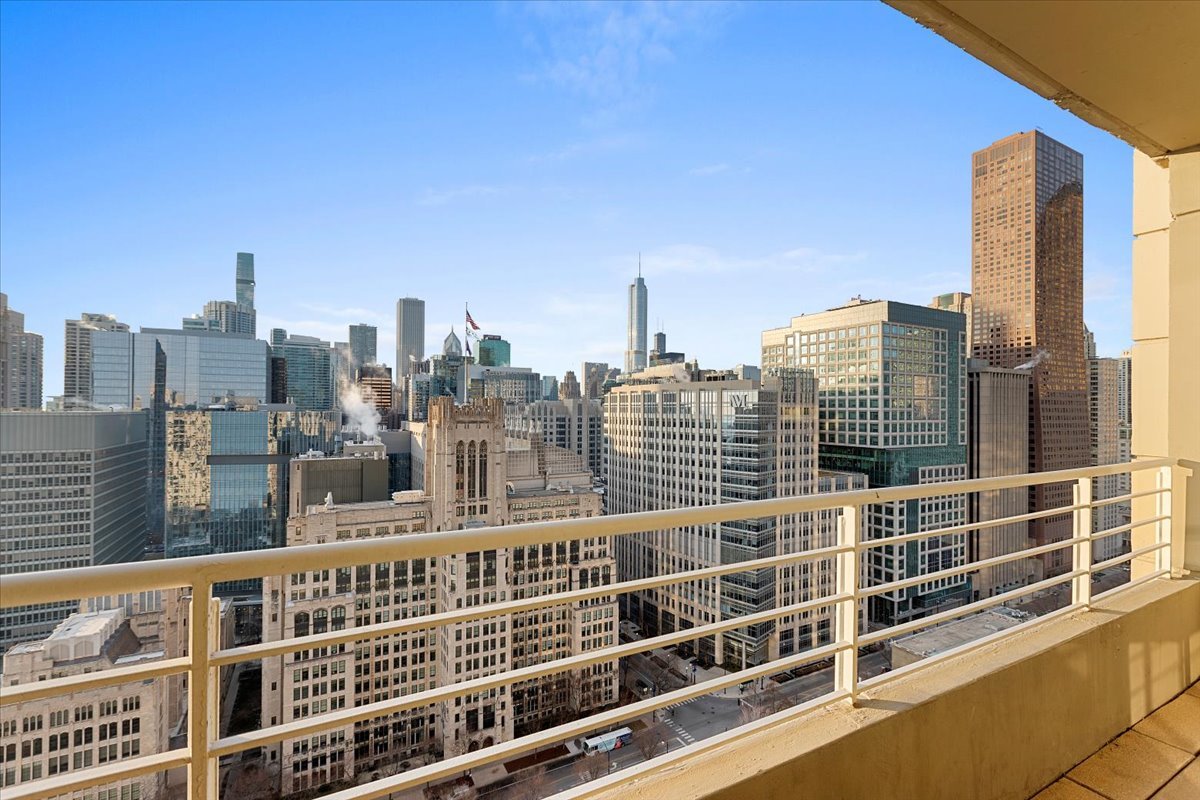 250 E Pearson Street Unit: 2705