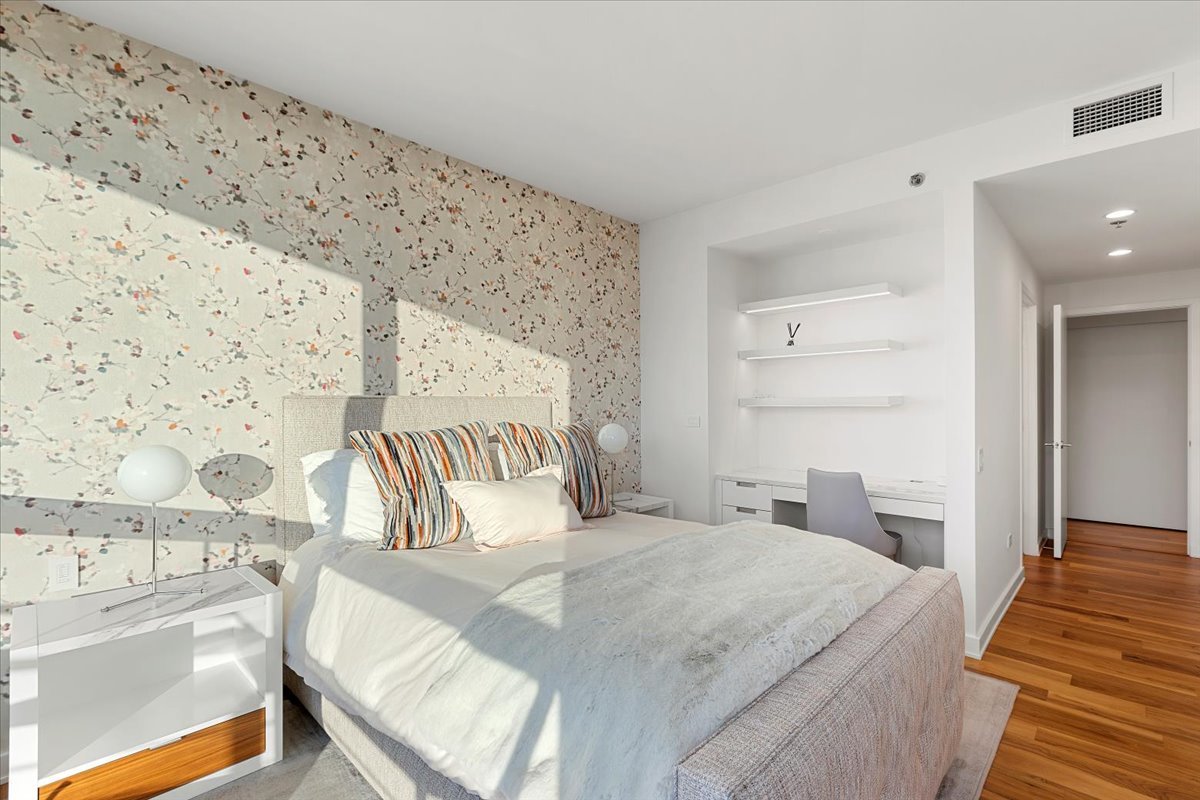 250 E Pearson Street Unit: 2705