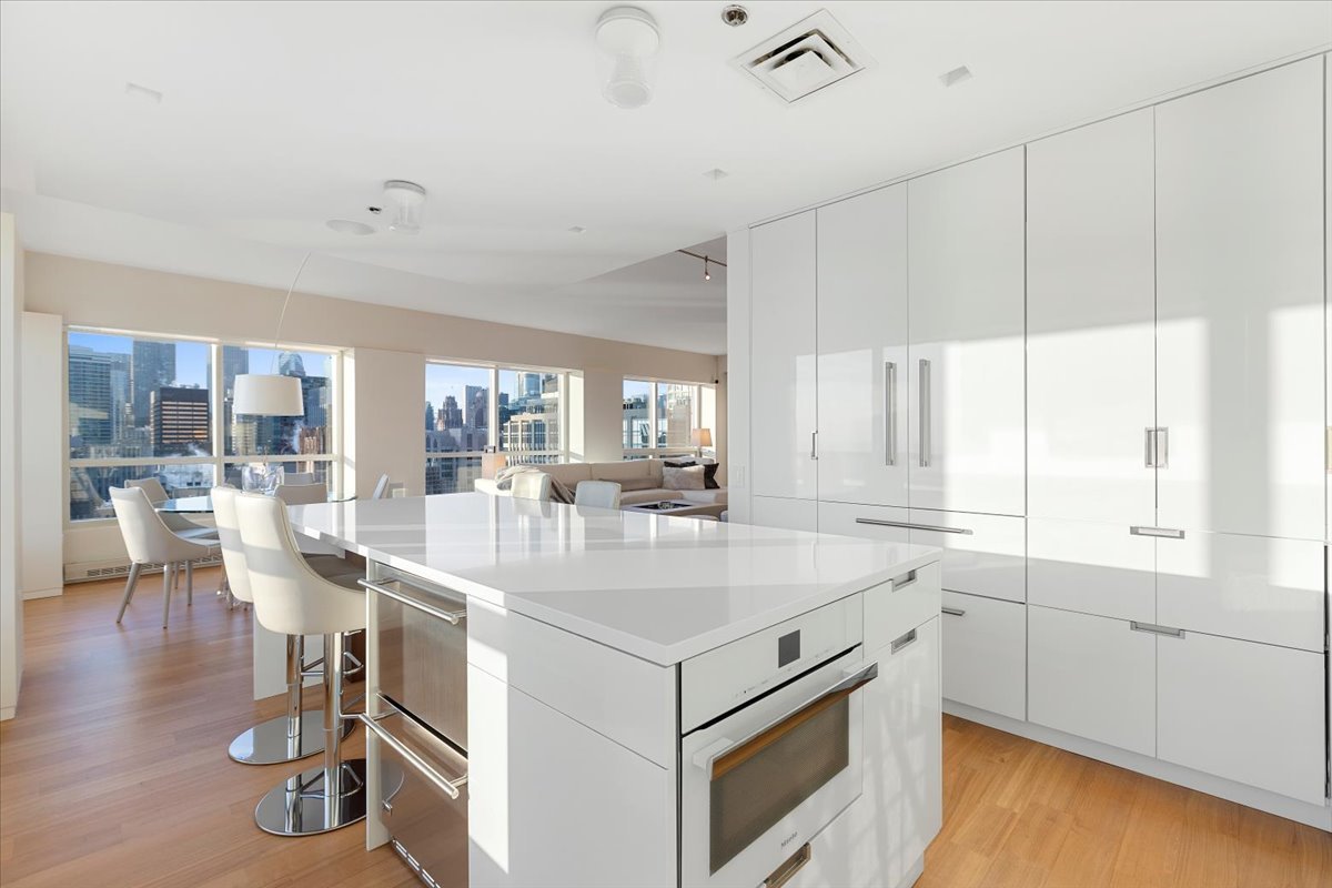 250 E Pearson Street Unit: 2705