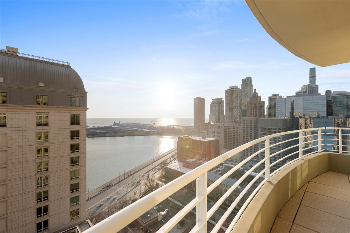 250 E Pearson Street Unit: 2705