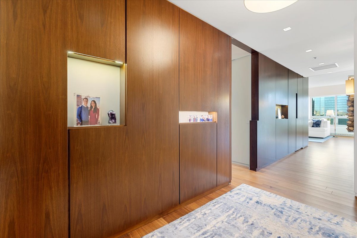 250 E Pearson Street Unit: 2705