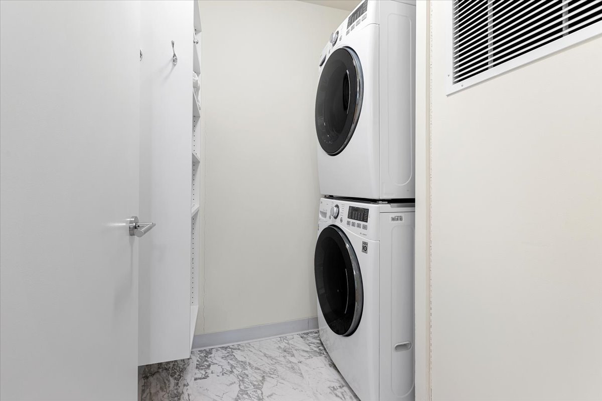 250 E Pearson Street Unit: 2705