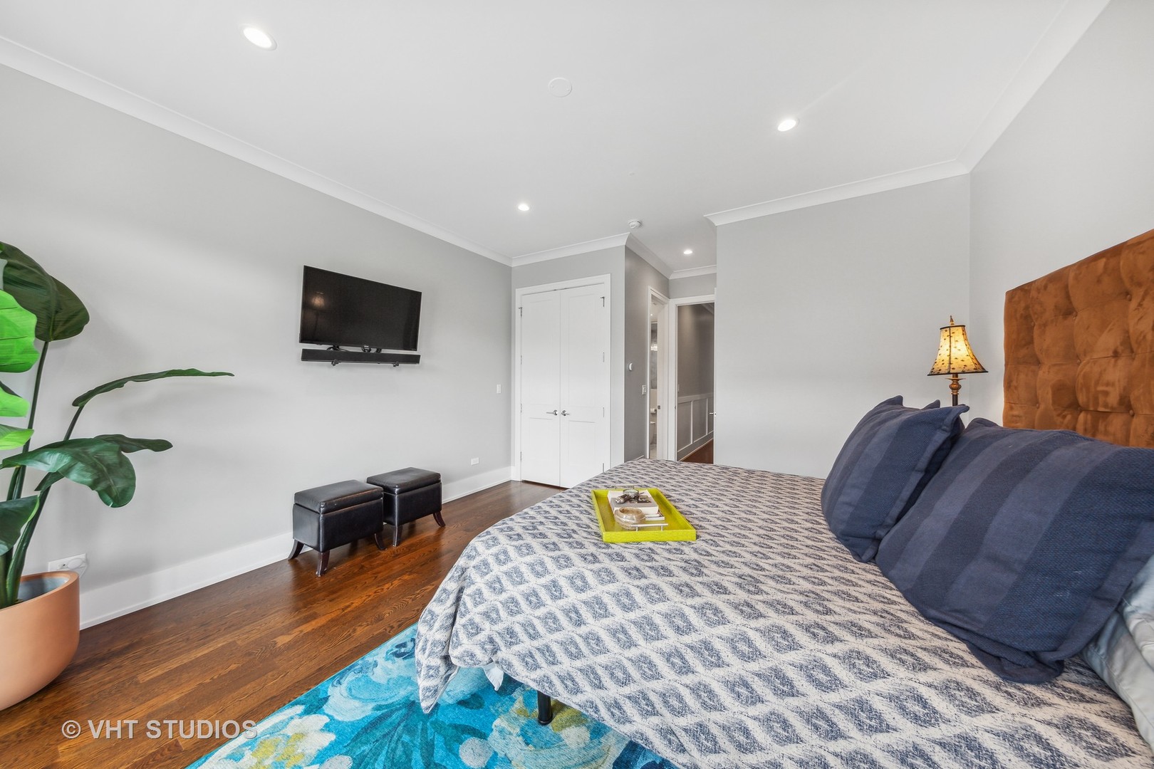 2918 N Lakewood Avenue Unit: 2