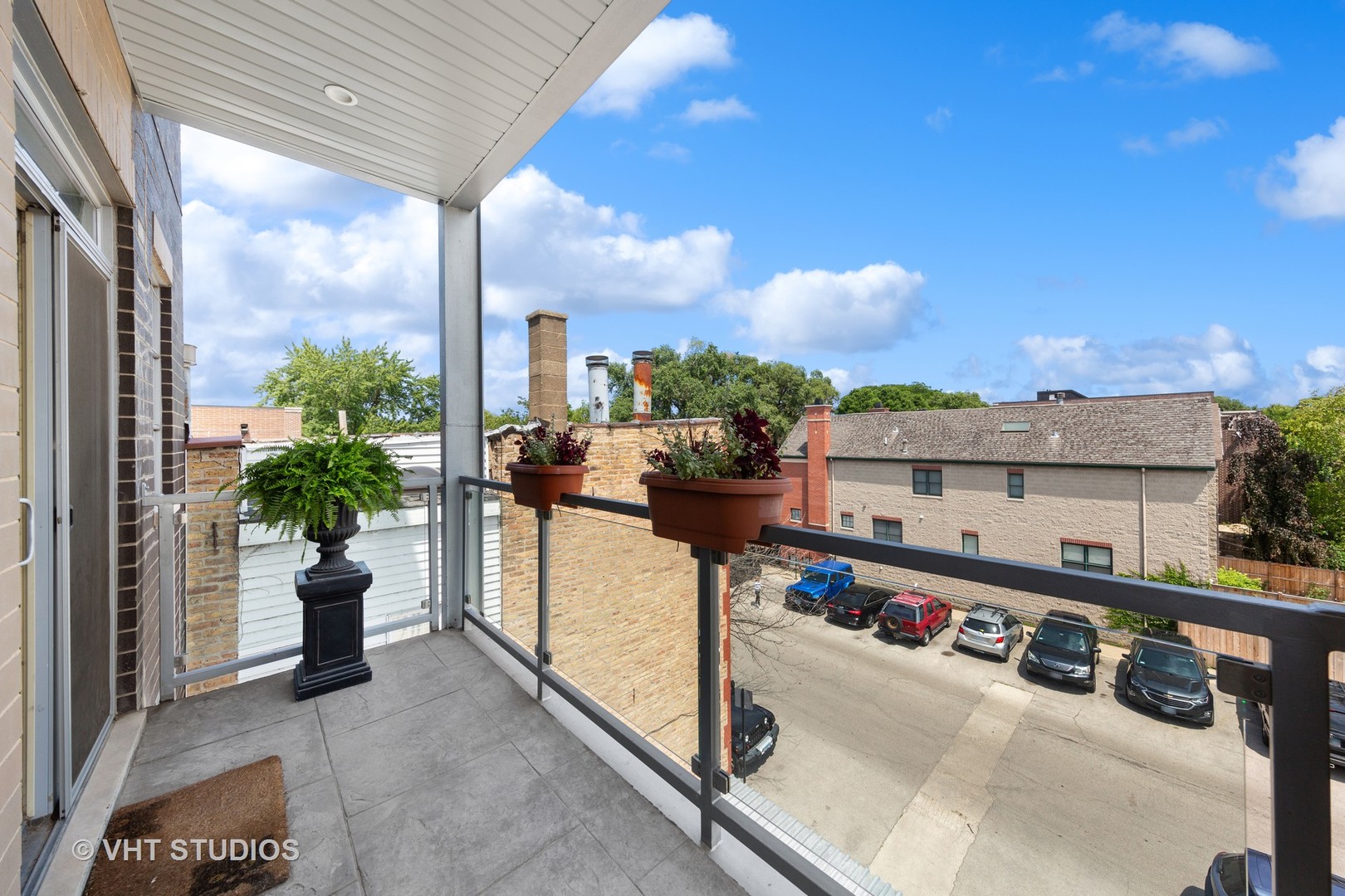 2918 N Lakewood Avenue Unit: 2