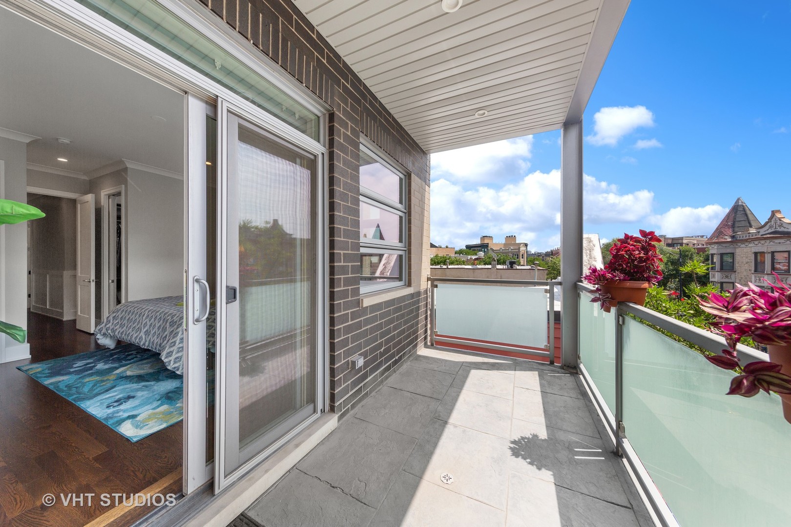 2918 N Lakewood Avenue Unit: 2