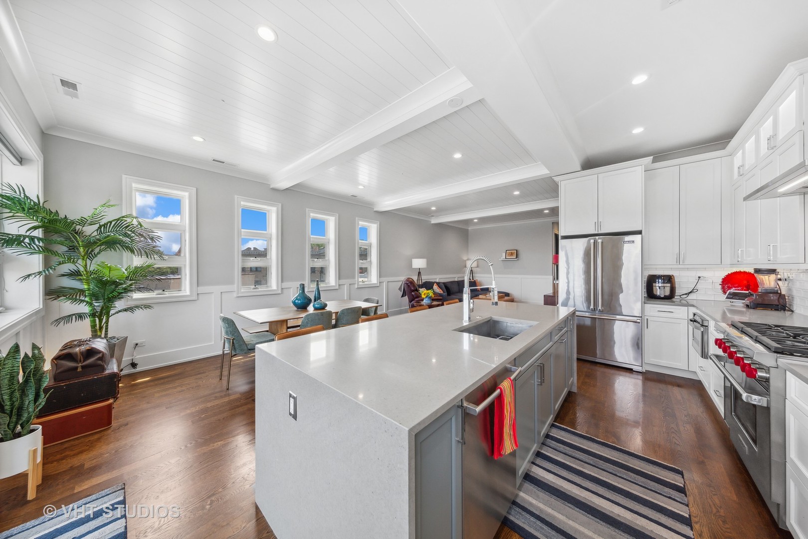 2918 N Lakewood Avenue Unit: 2