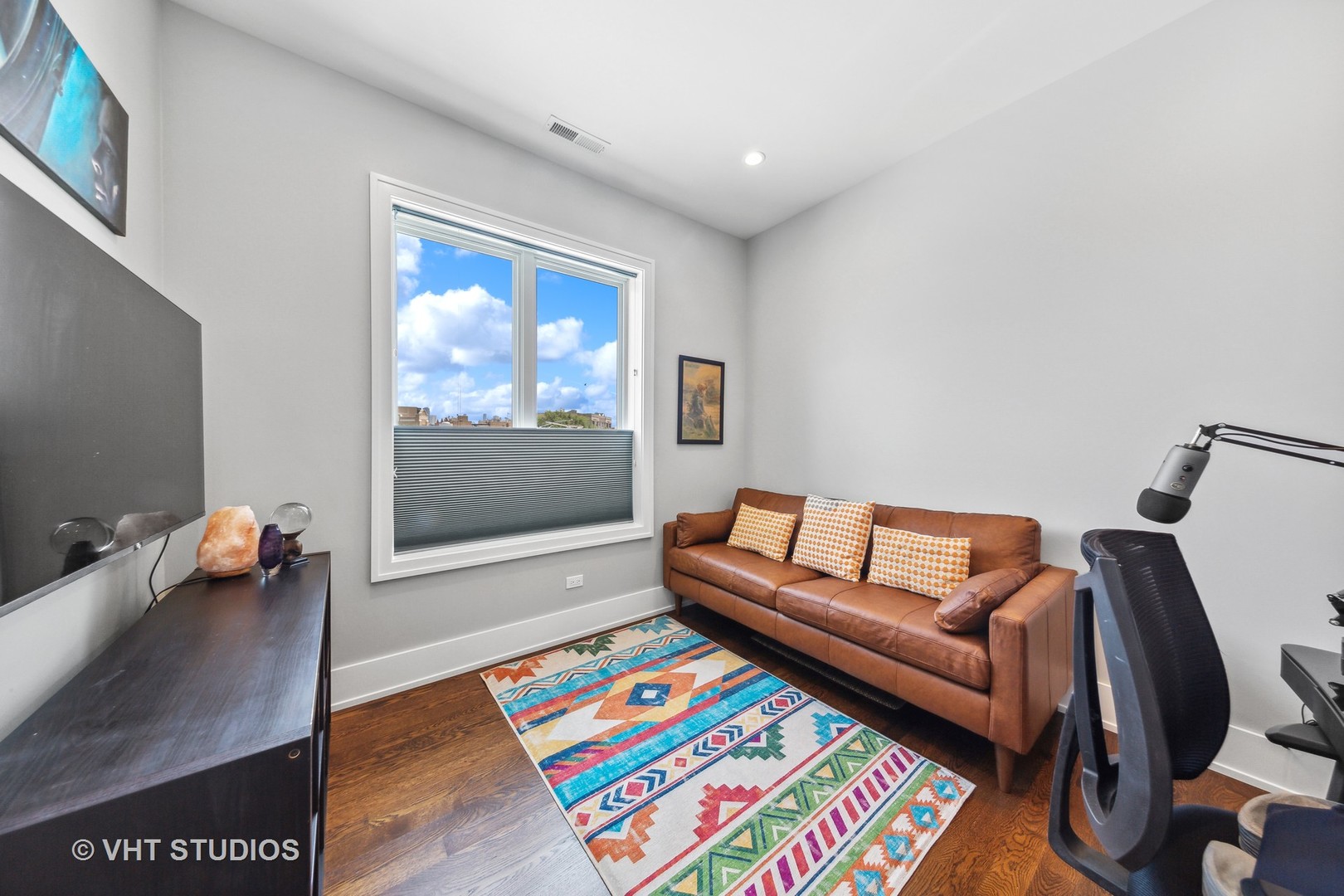 2918 N Lakewood Avenue Unit: 2