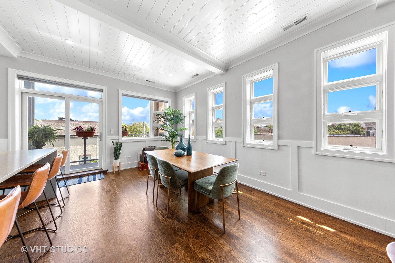 2918 N Lakewood Avenue Unit: 2