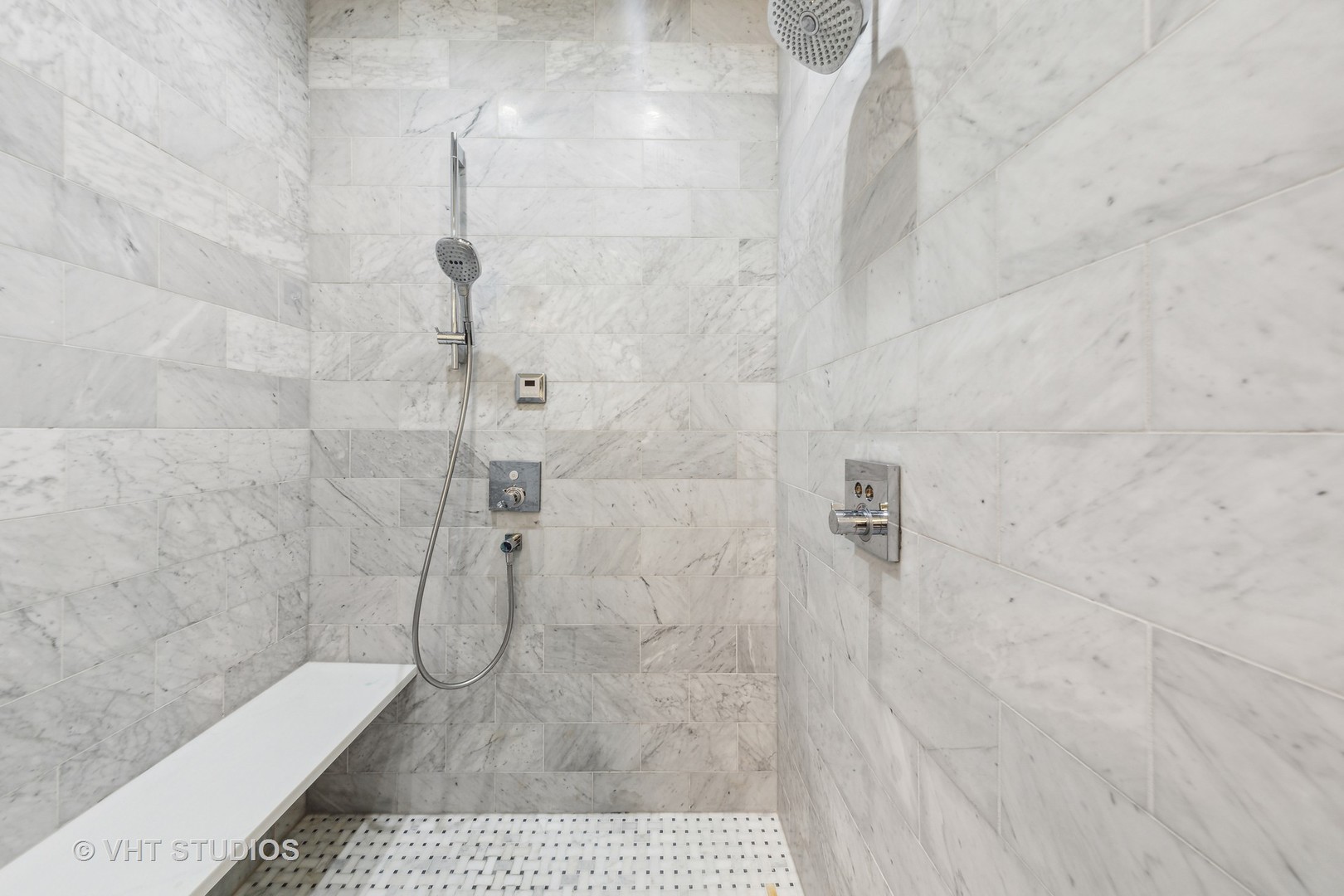 2918 N Lakewood Avenue Unit: 2