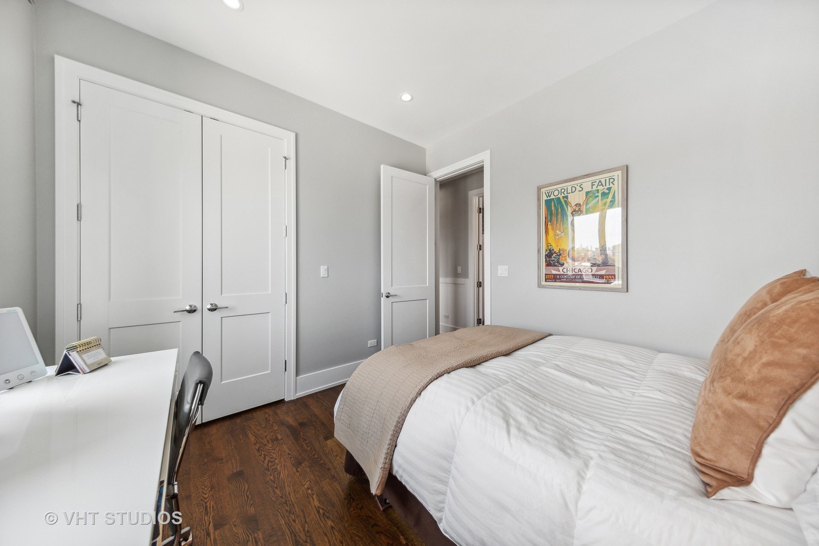 2918 N Lakewood Avenue Unit: 2