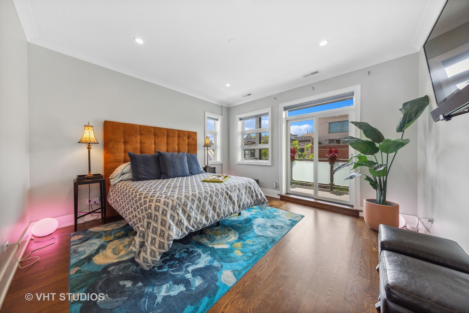 2918 N Lakewood Avenue Unit: 2