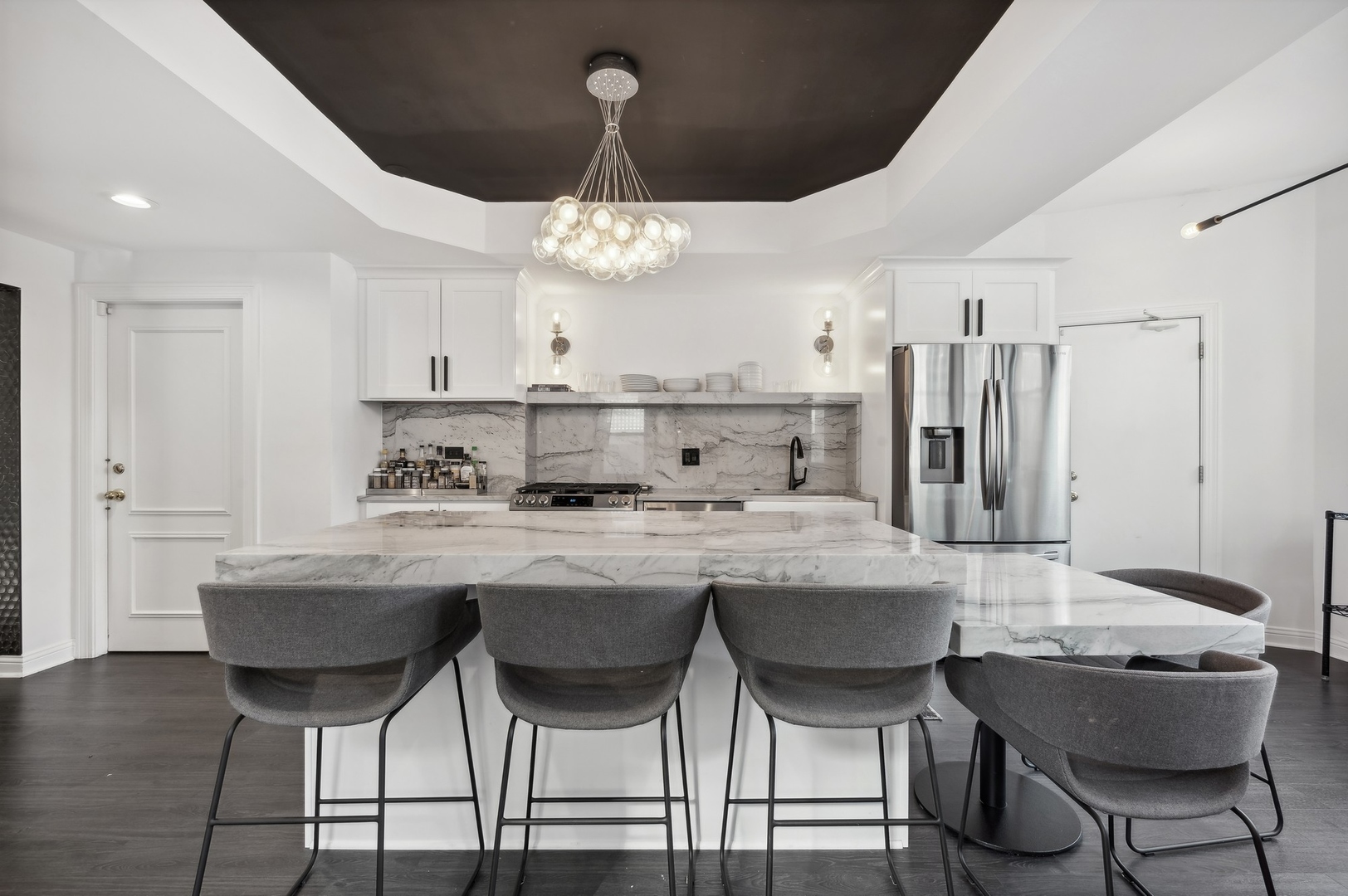 444 W BELMONT Avenue Unit: 6A