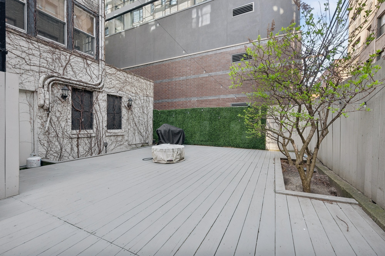 444 W BELMONT Avenue Unit: 6A