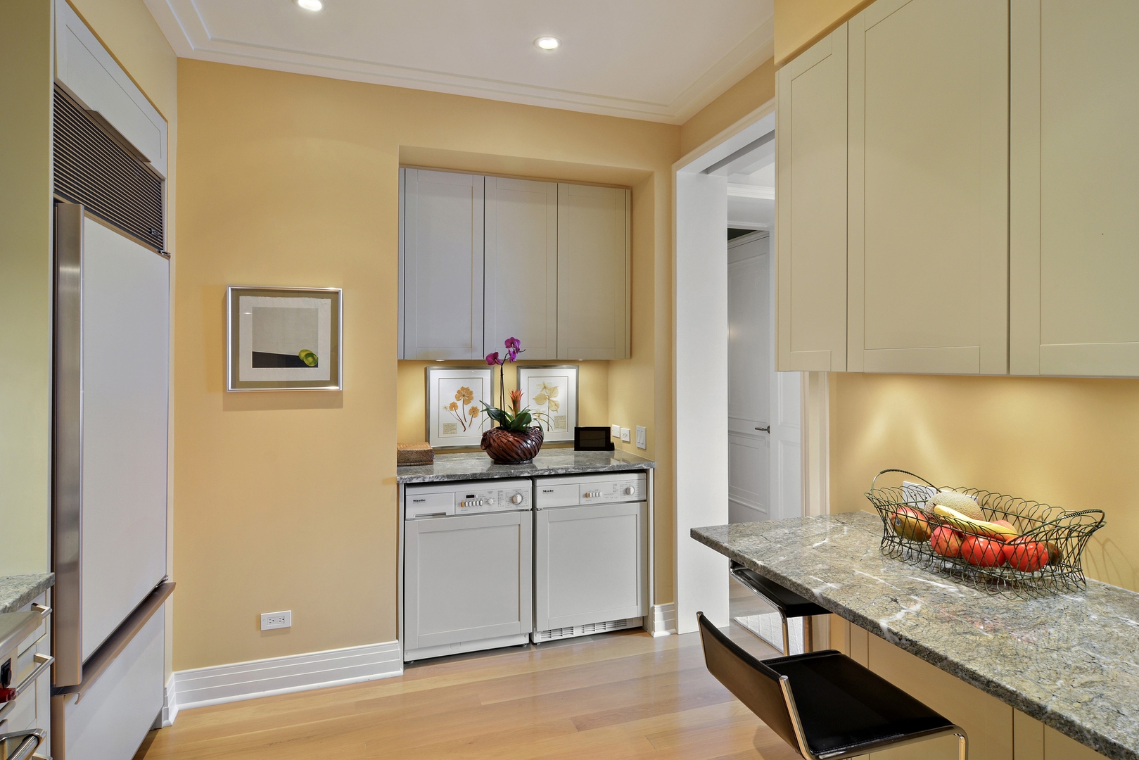 159 E Walton Place Unit: 16D