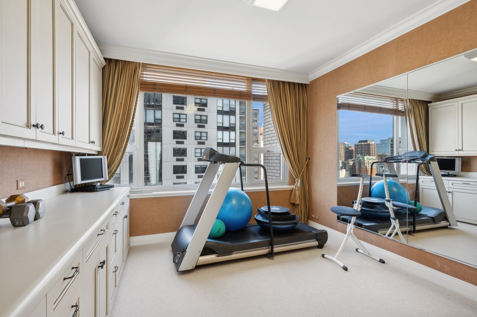 1300 N Lake Shore Drive Unit: 22CD