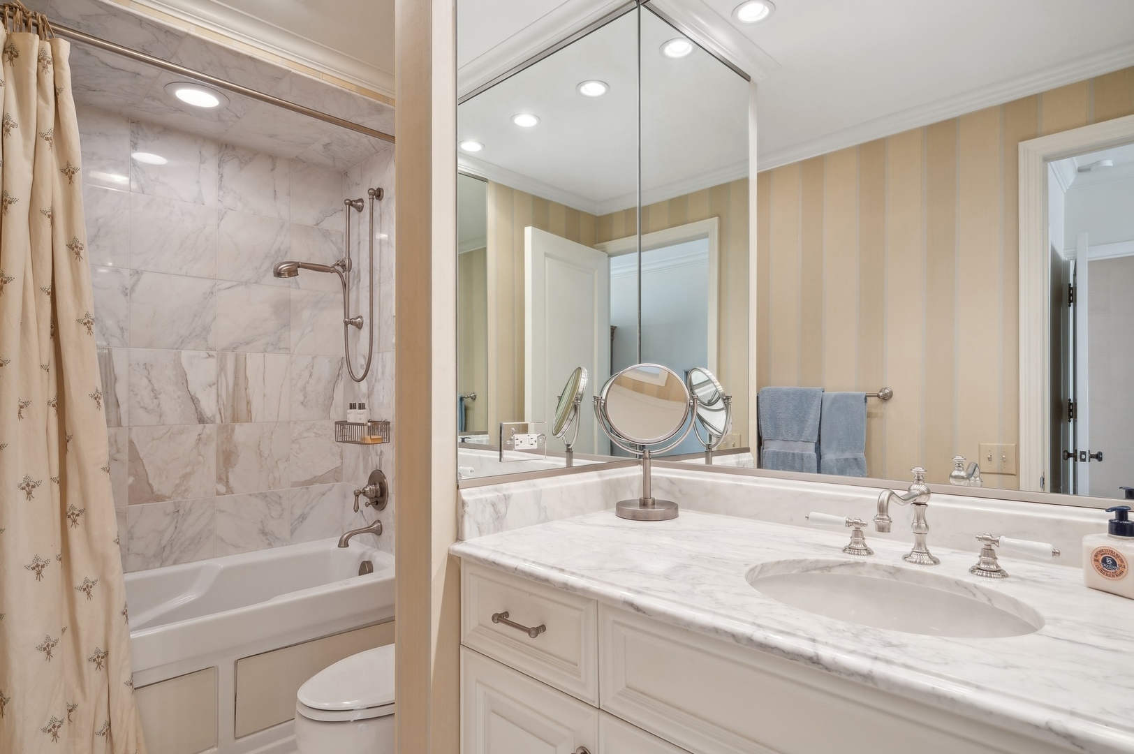 1300 N Lake Shore Drive Unit: 22CD