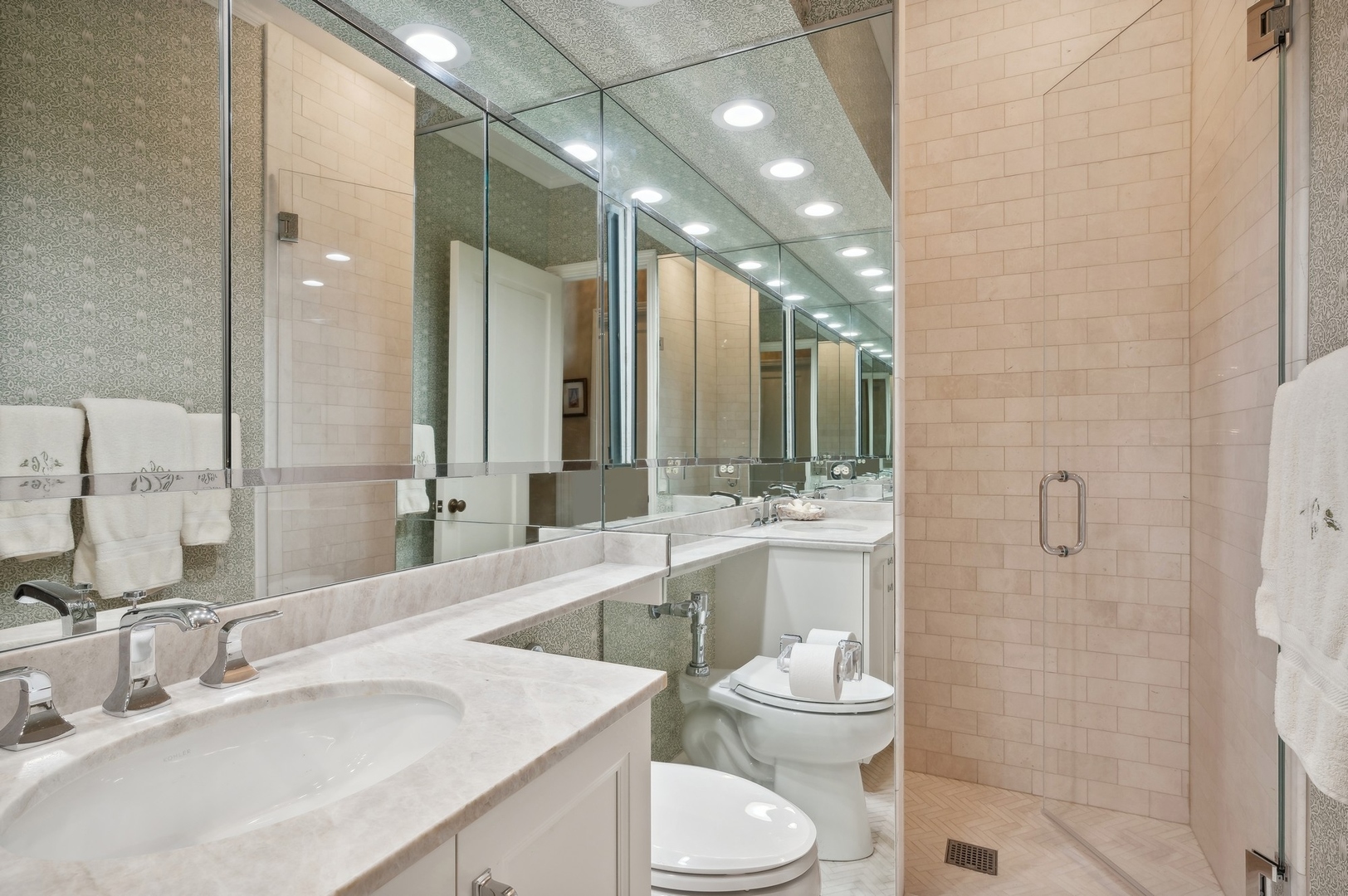 1300 N Lake Shore Drive Unit: 22CD