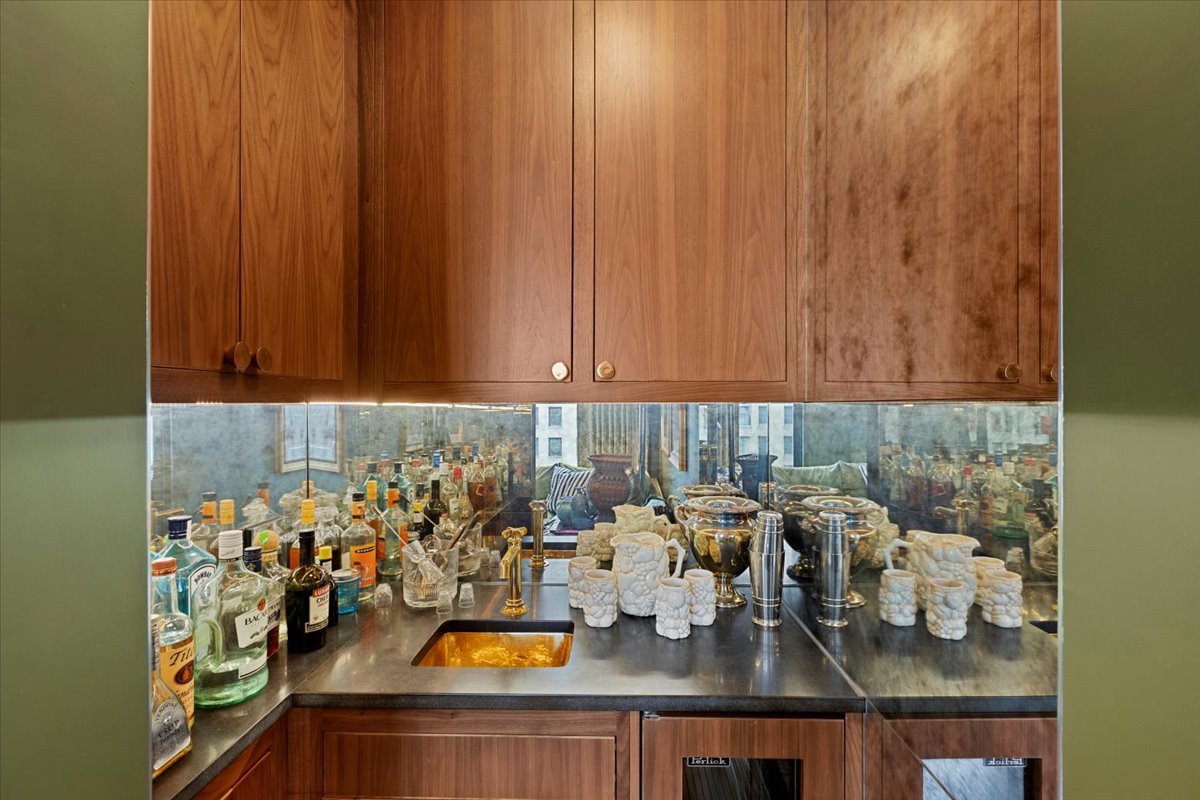 159 E Walton Place Unit: 8C