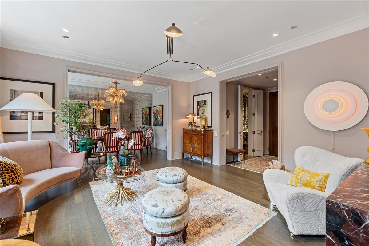 159 E Walton Place Unit: 8C