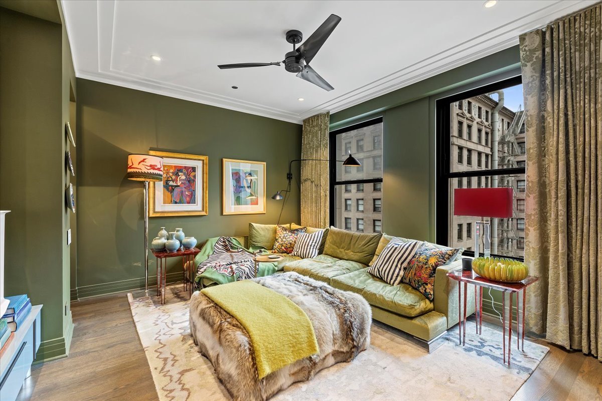 159 E Walton Place Unit: 8C