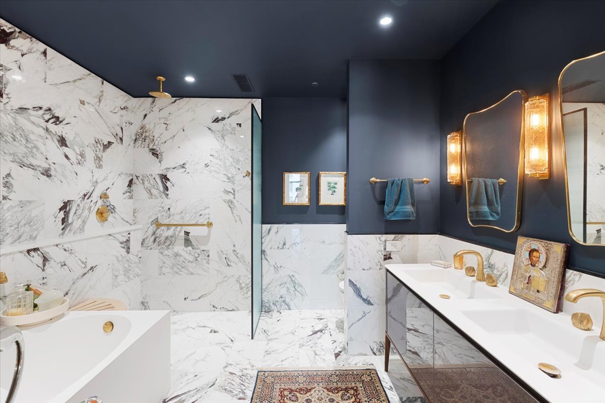 159 E Walton Place Unit: 8C