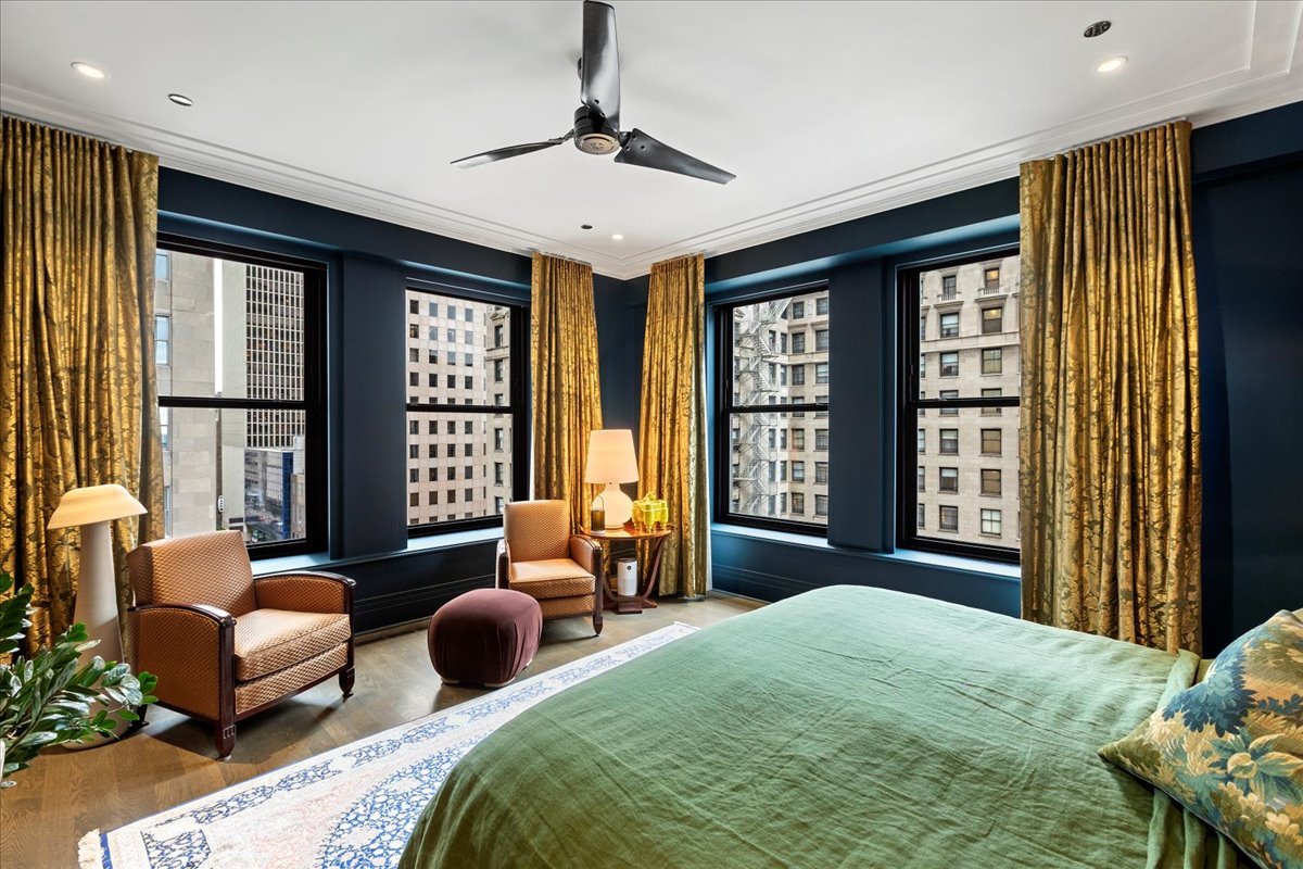 159 E Walton Place Unit: 8C