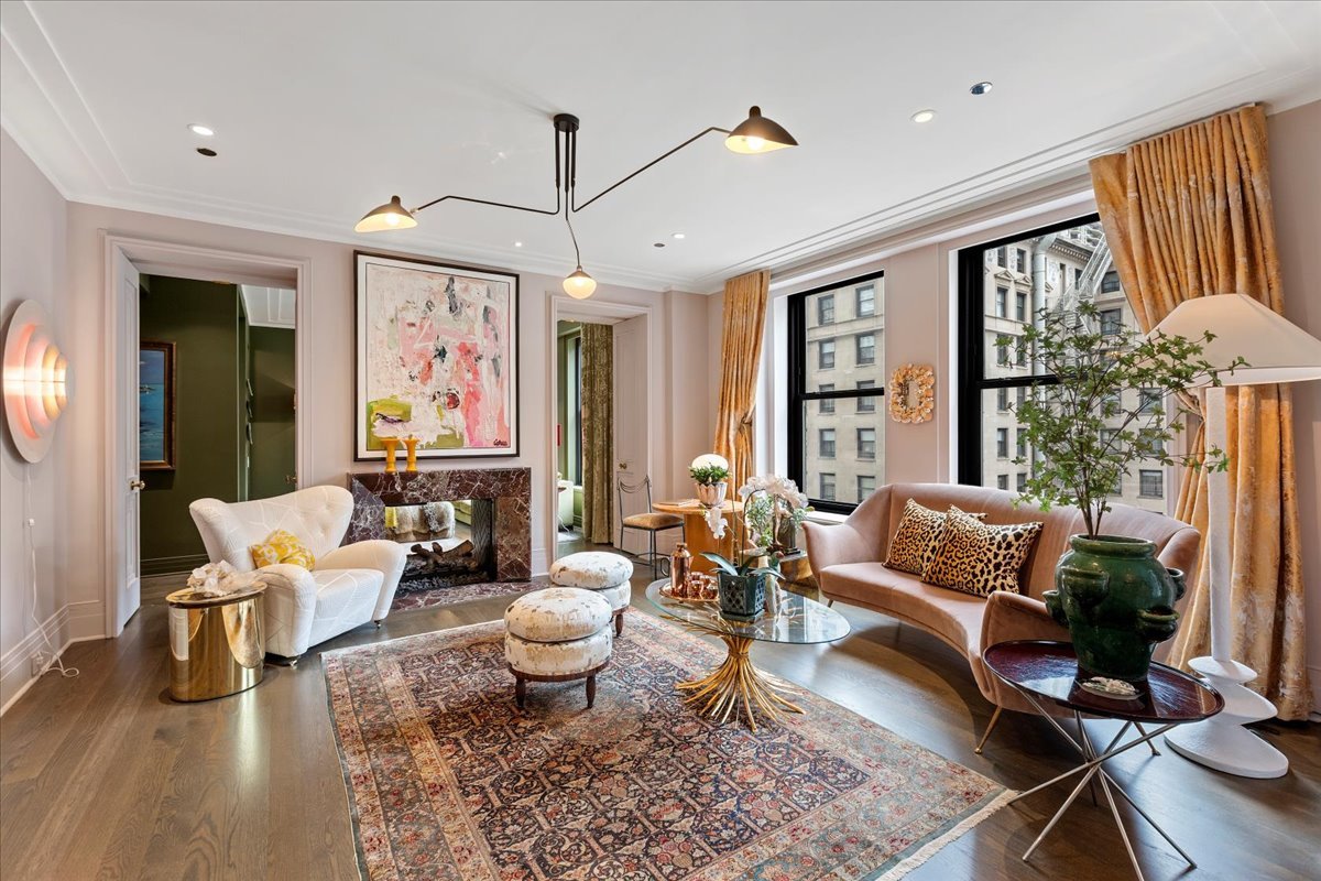 159 E Walton Place Unit: 8C