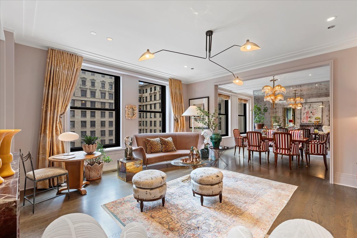 159 E Walton Place Unit: 8C