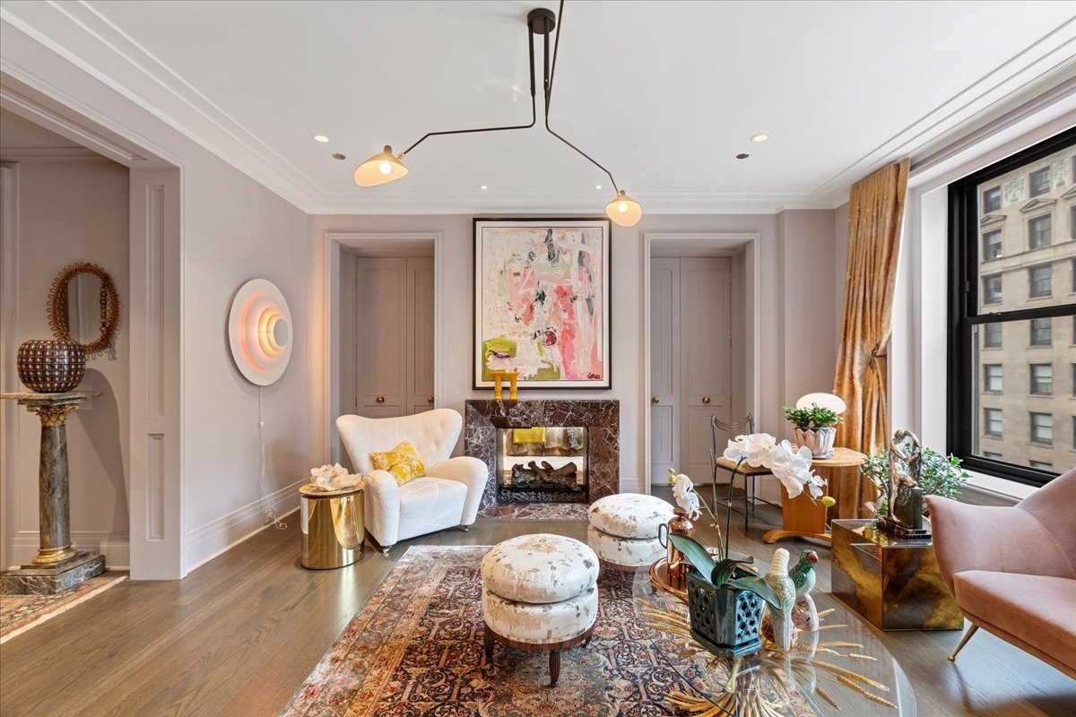 159 E Walton Place Unit: 8C