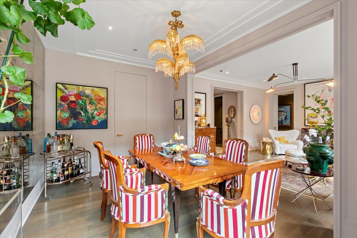 159 E Walton Place Unit: 8C