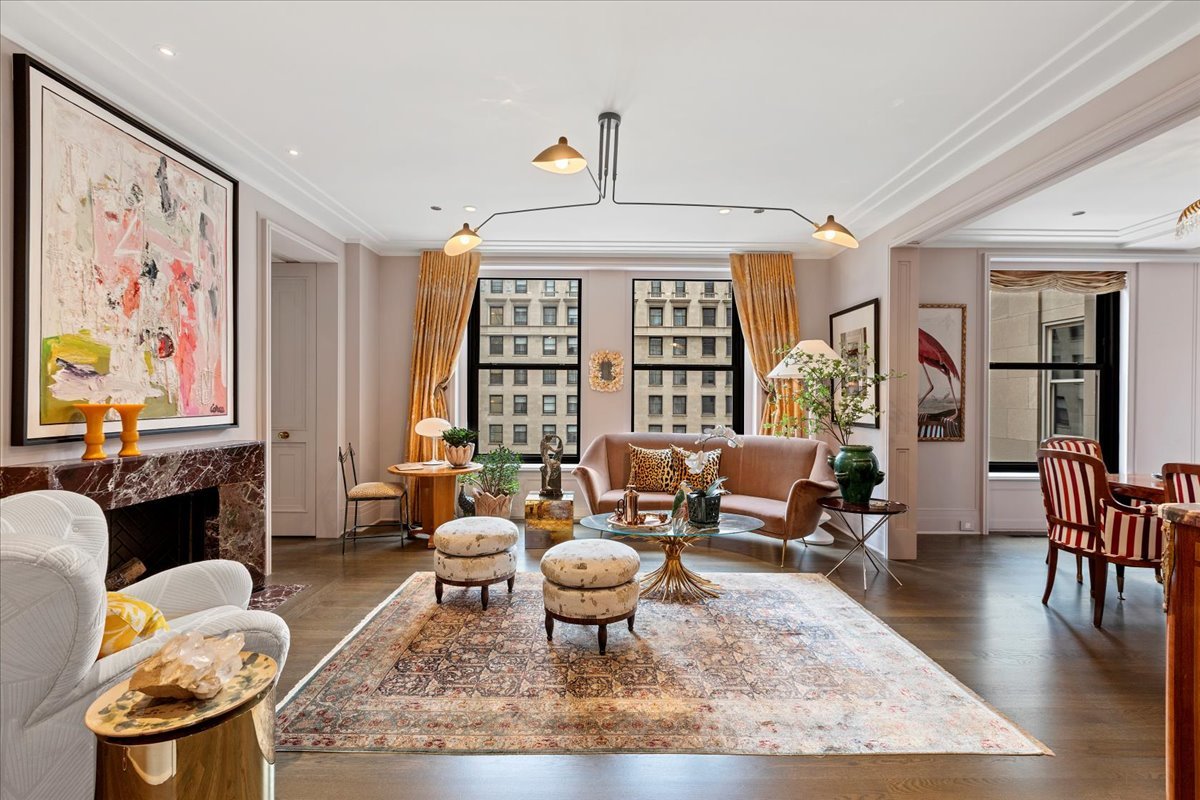 159 E Walton Place Unit: 8C