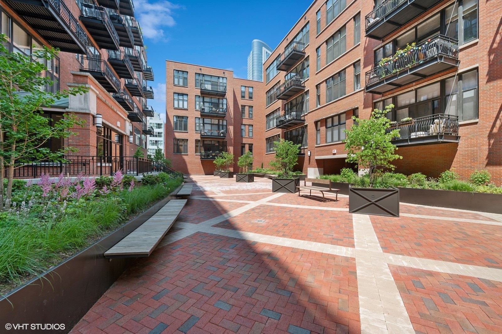 333 W HUBBARD Street Unit: 708