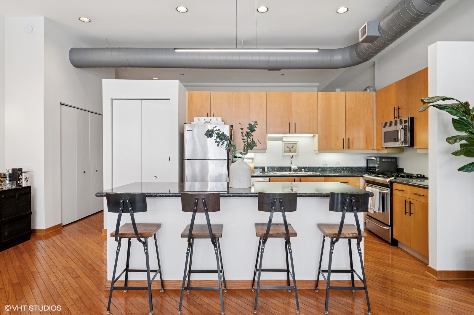 333 W HUBBARD Street Unit: 708