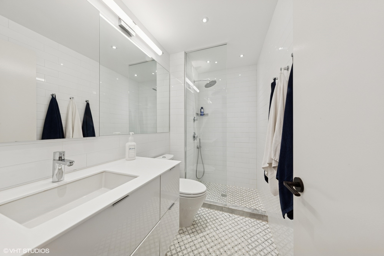 100 E Bellevue Place Unit: 24E