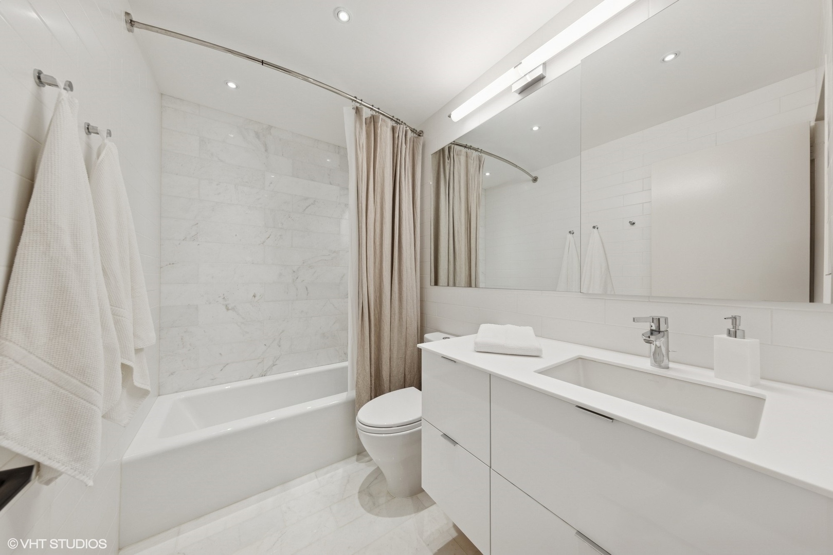 100 E Bellevue Place Unit: 24E