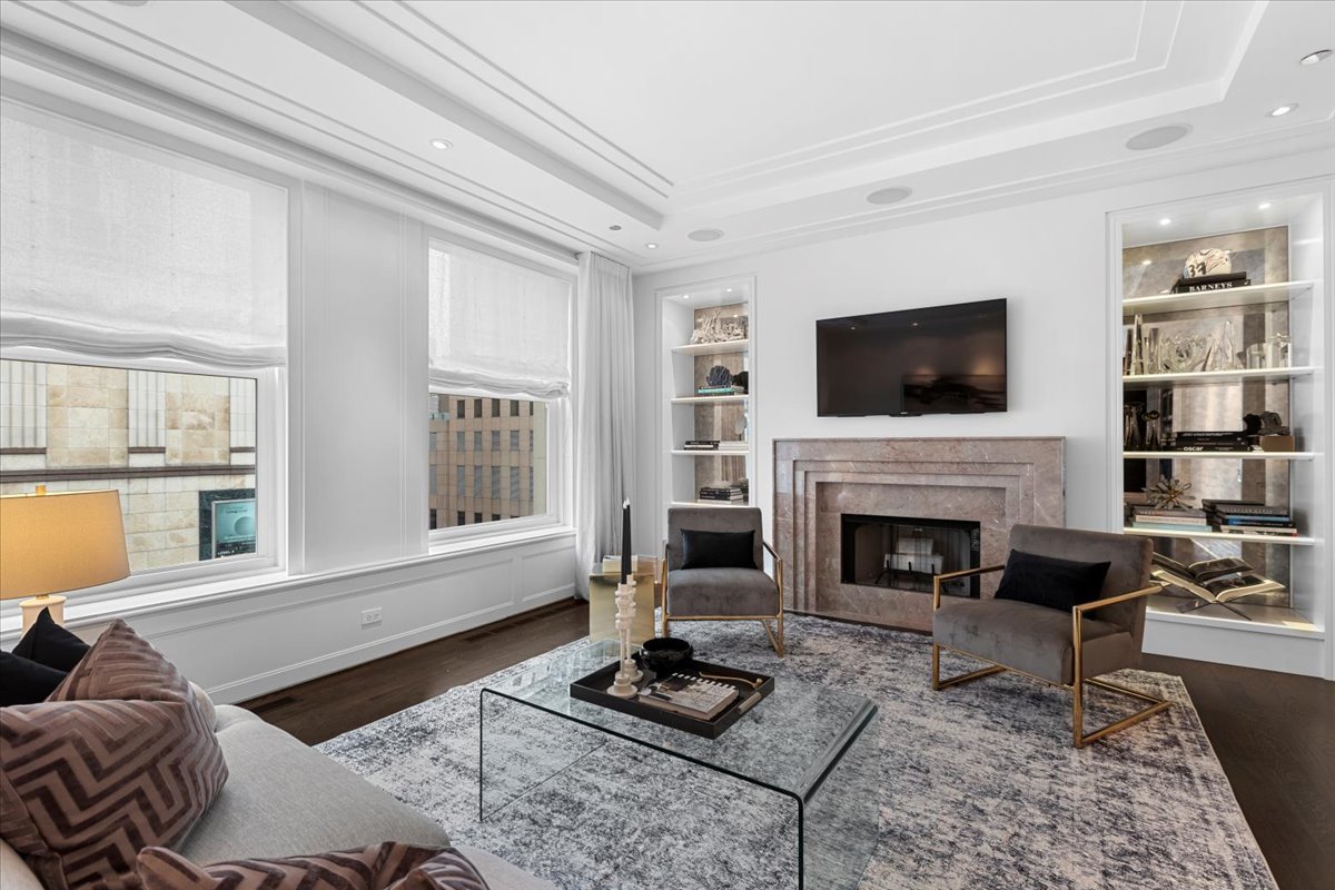 159 E Walton Place Unit: 5G