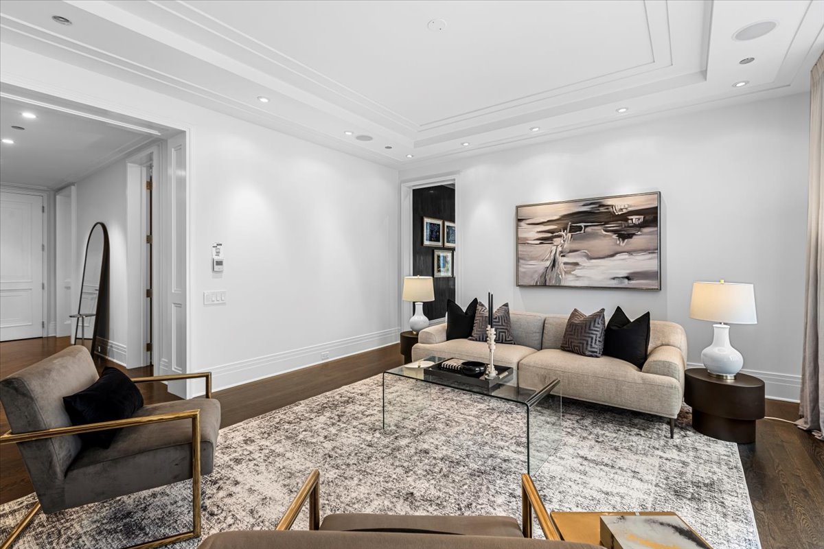 159 E Walton Place Unit: 5G