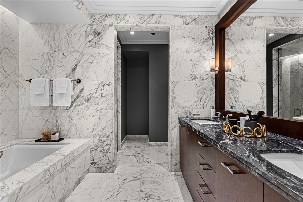 159 E Walton Place Unit: 5G