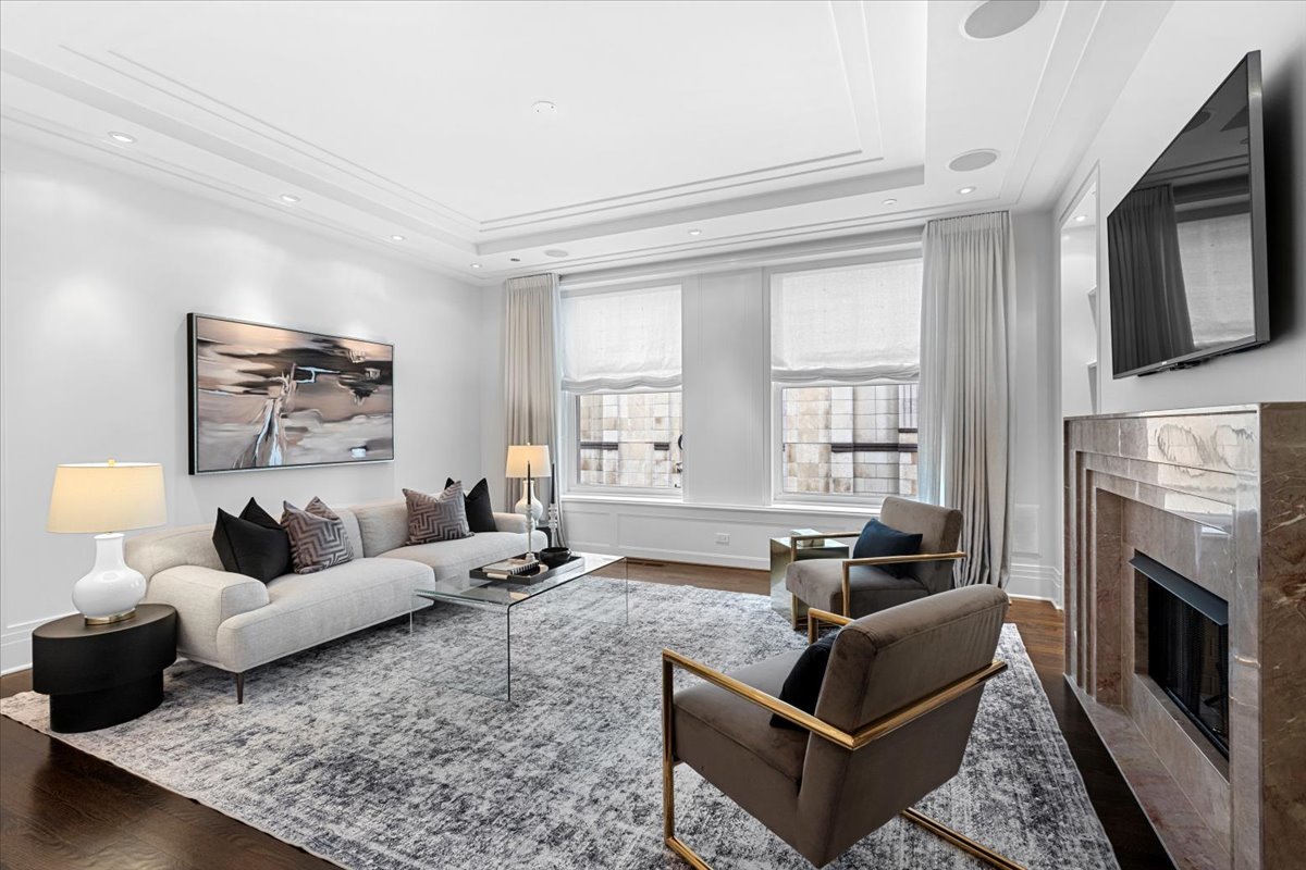 159 E Walton Place Unit: 5G