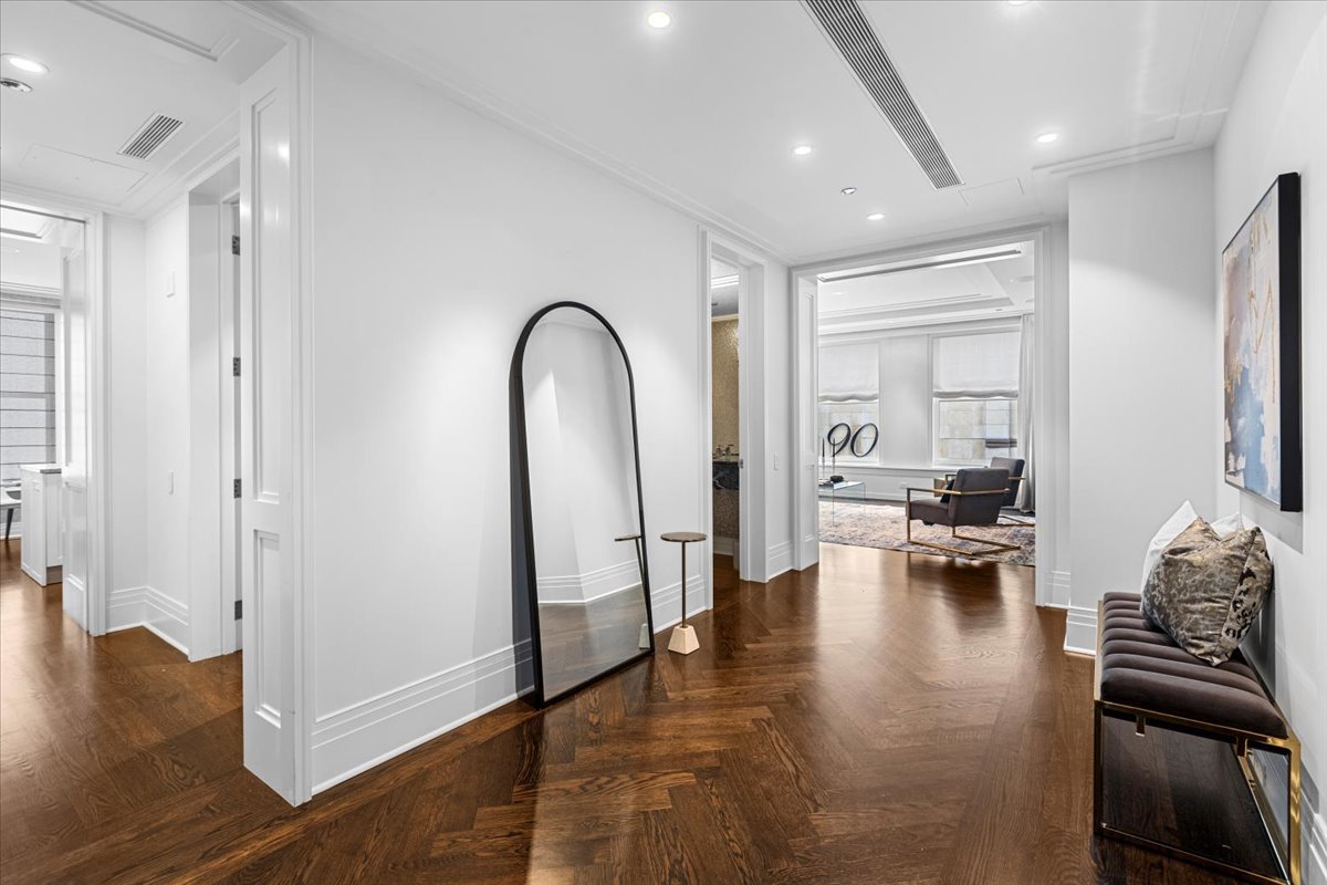 159 E Walton Place Unit: 5G