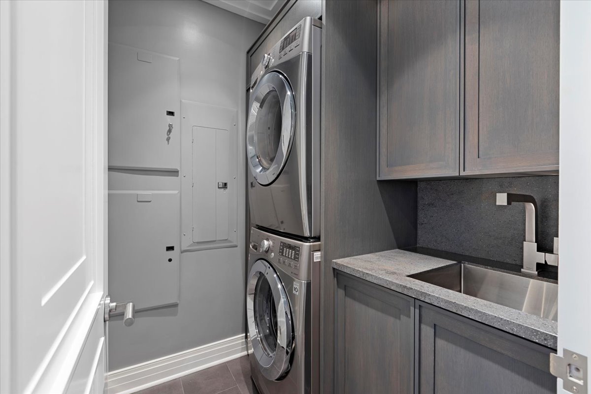 159 E Walton Place Unit: 5G